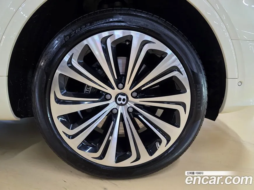Bentley Bentayga 2023 из KR, фото 2