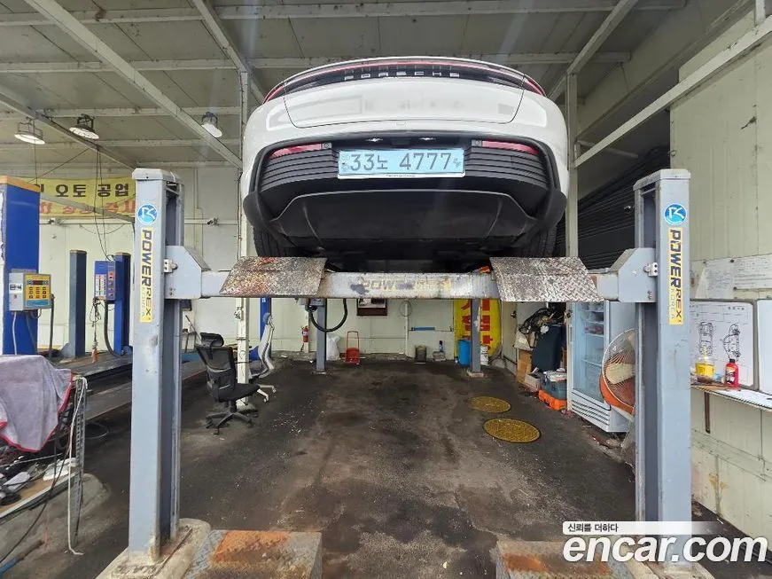 Porsche Taycan 2022 из KR, фото 2
