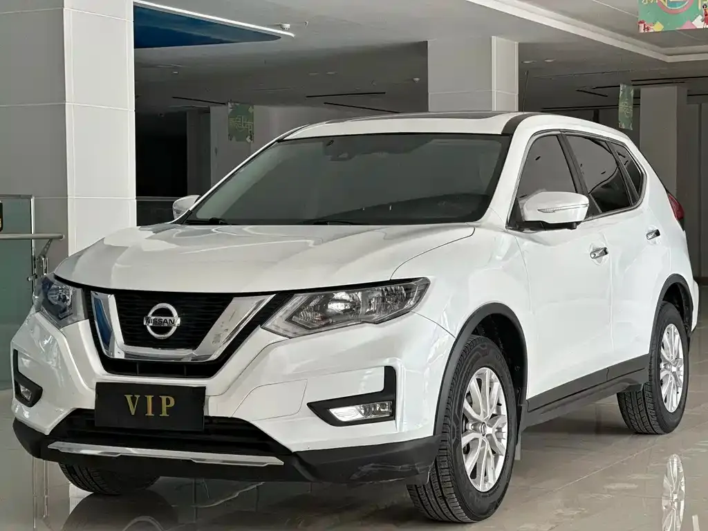 Nissan X-Trail — фото 1