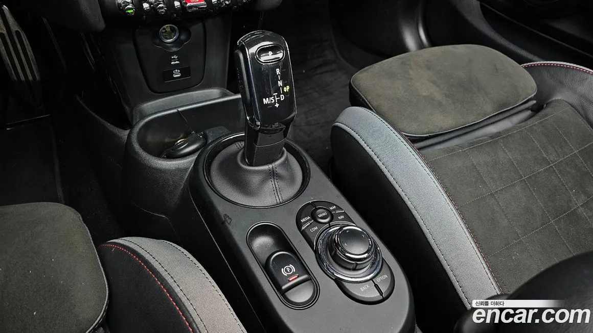 Mini Cooper Convertible 2023 из KR, фото 9