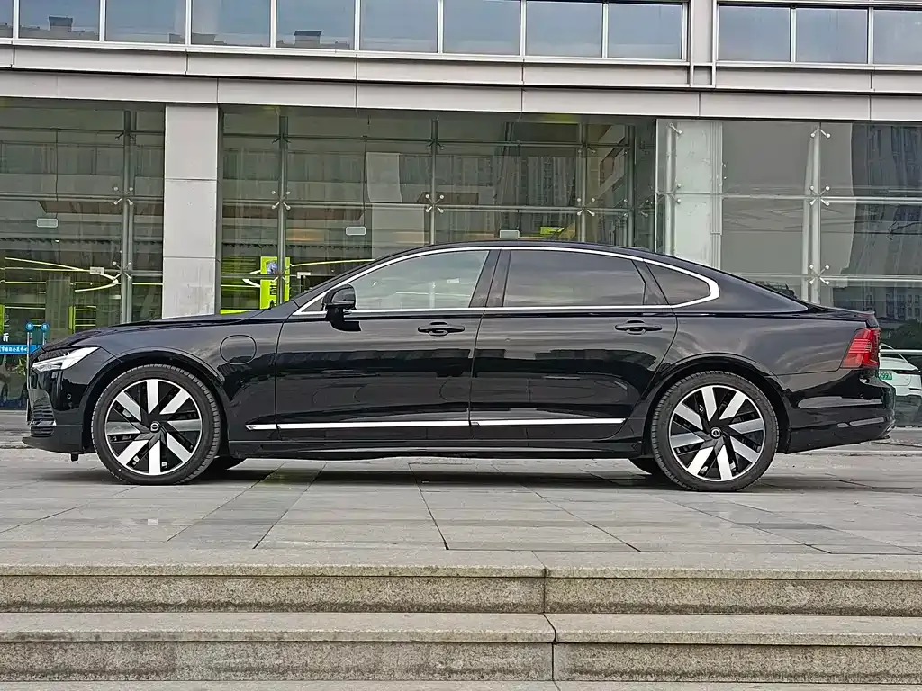 Volvo S90 PHEV 2024 из CN, фото 6