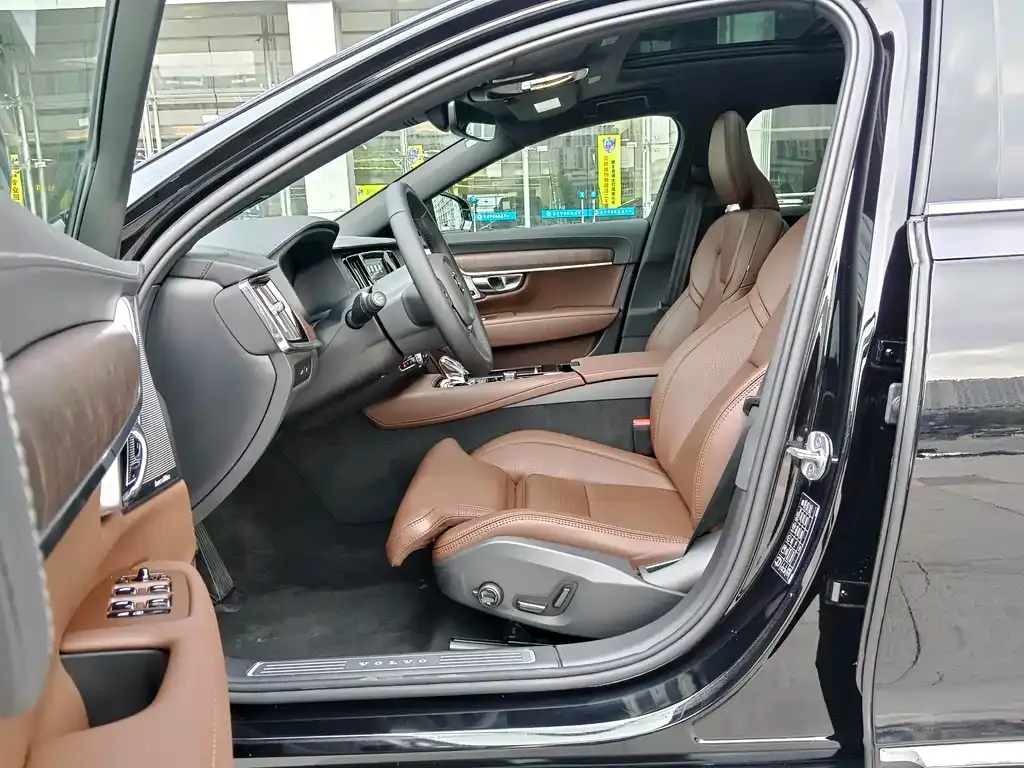 Volvo S90 PHEV 2024 из CN, фото 7