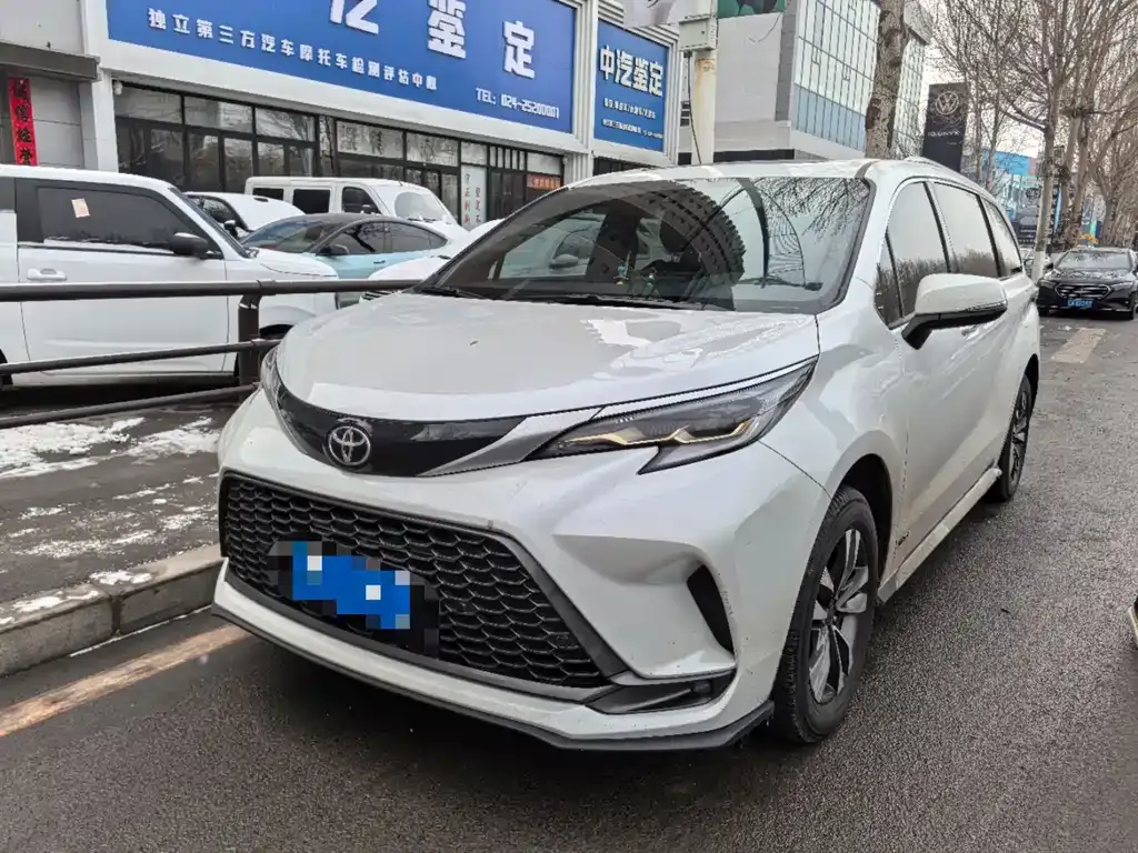 Toyota Granvia — фото 1