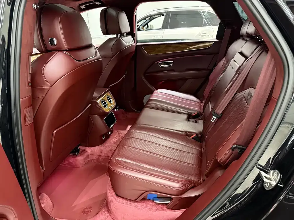 Bentley Bentayga 2021 из CN, фото 3