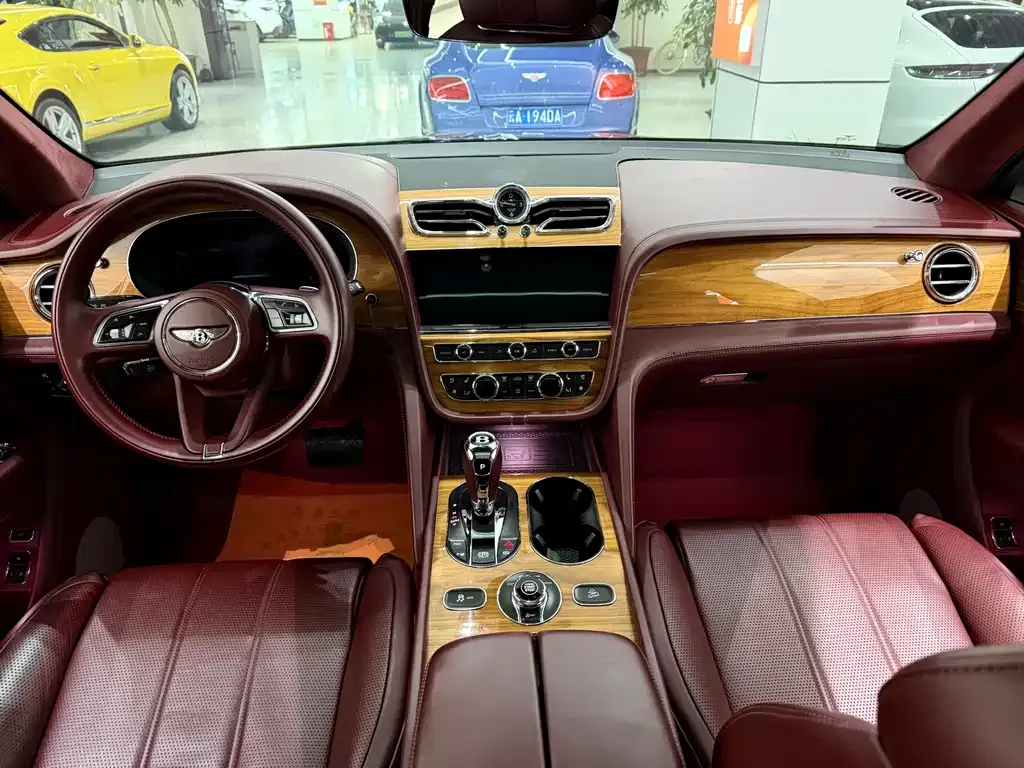 Bentley Bentayga 2021 из CN, фото 2