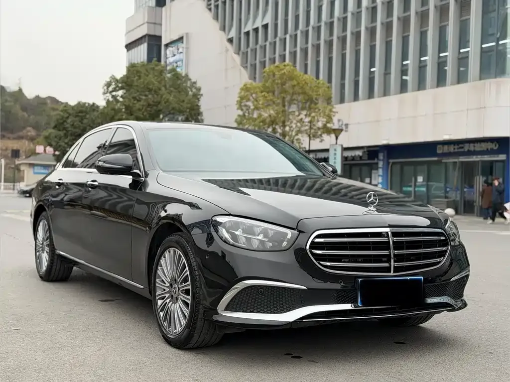 Mercedes-Benz E-Class — фото 10