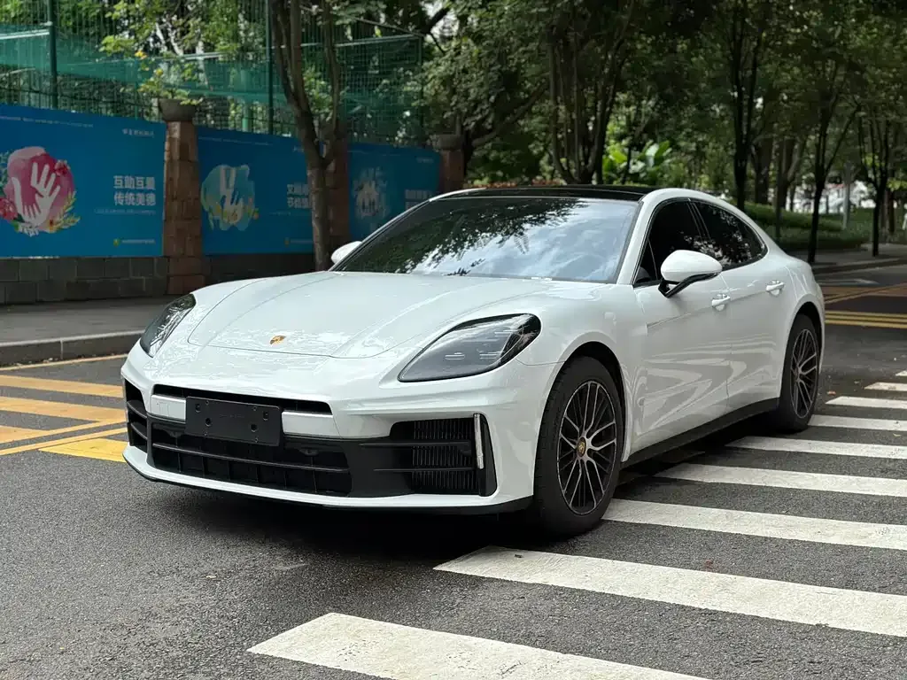 Porsche Panamera — фото 1