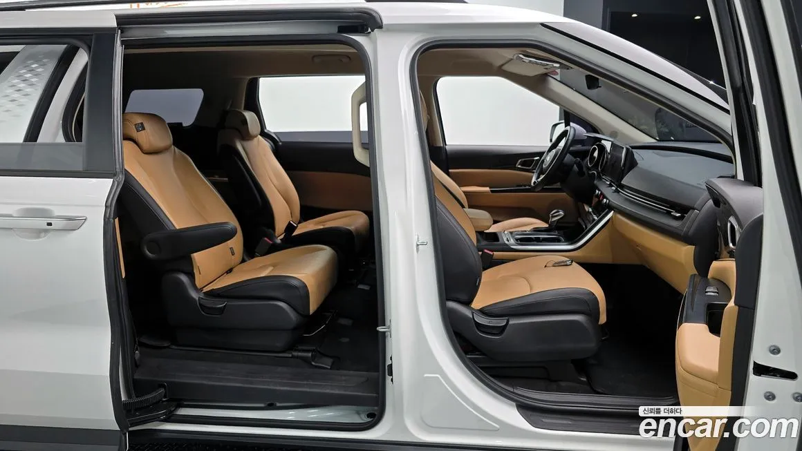 Kia Carnival — фото 10