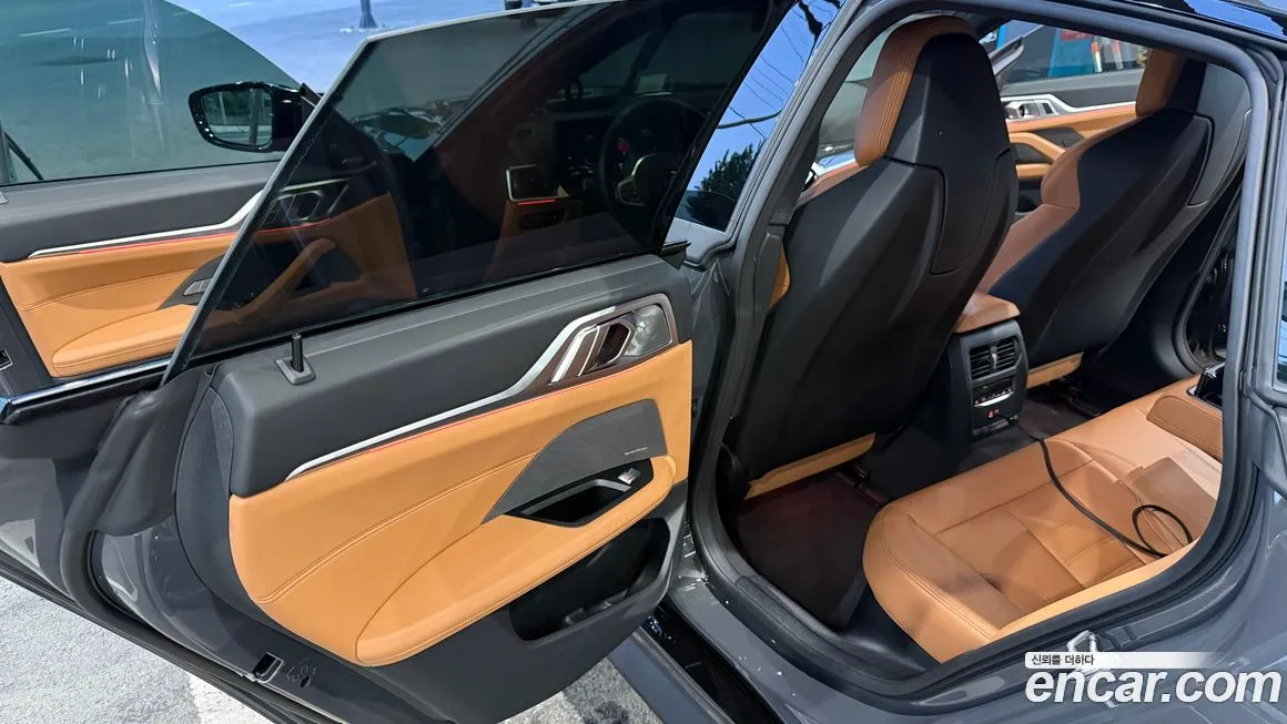 BMW i4 — фото 9