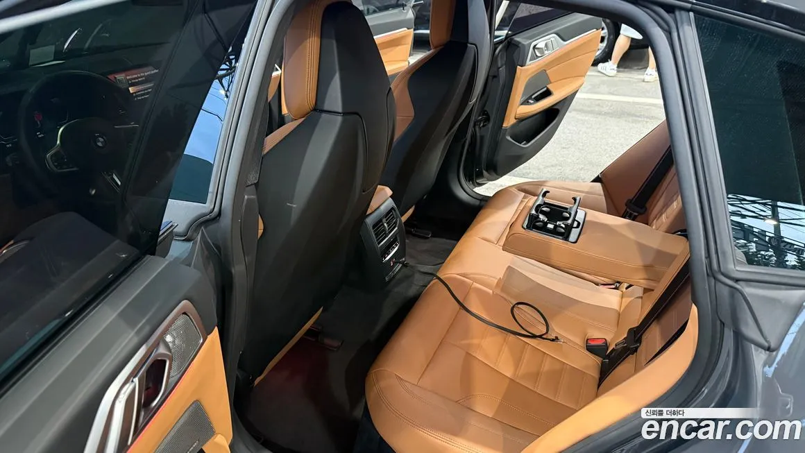 BMW i4 — фото 10