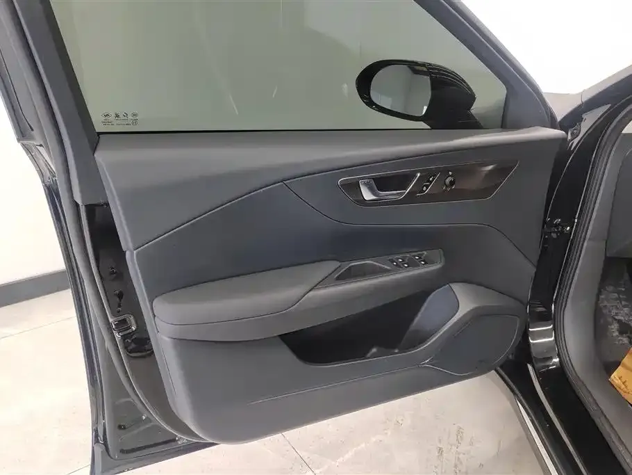 Hongqi E-QM5 2023 из CN, фото 3