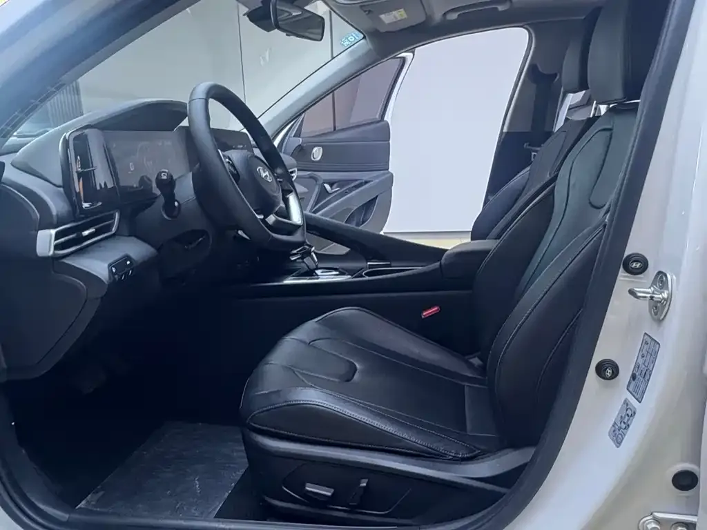 Hyundai Elantra 2022 из CN, фото 5