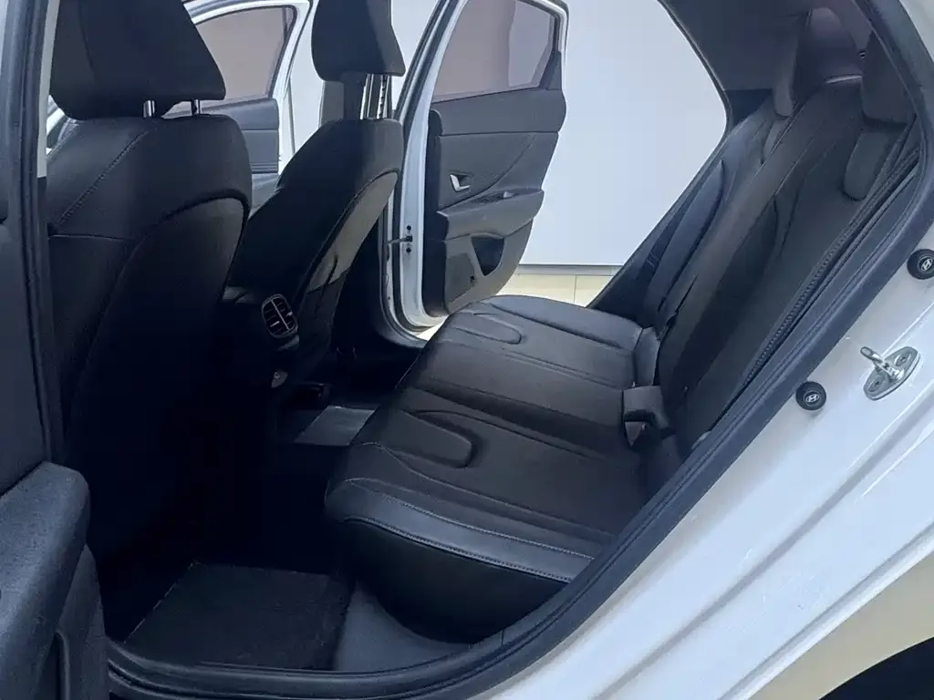 Hyundai Elantra 2022 из CN, фото 10