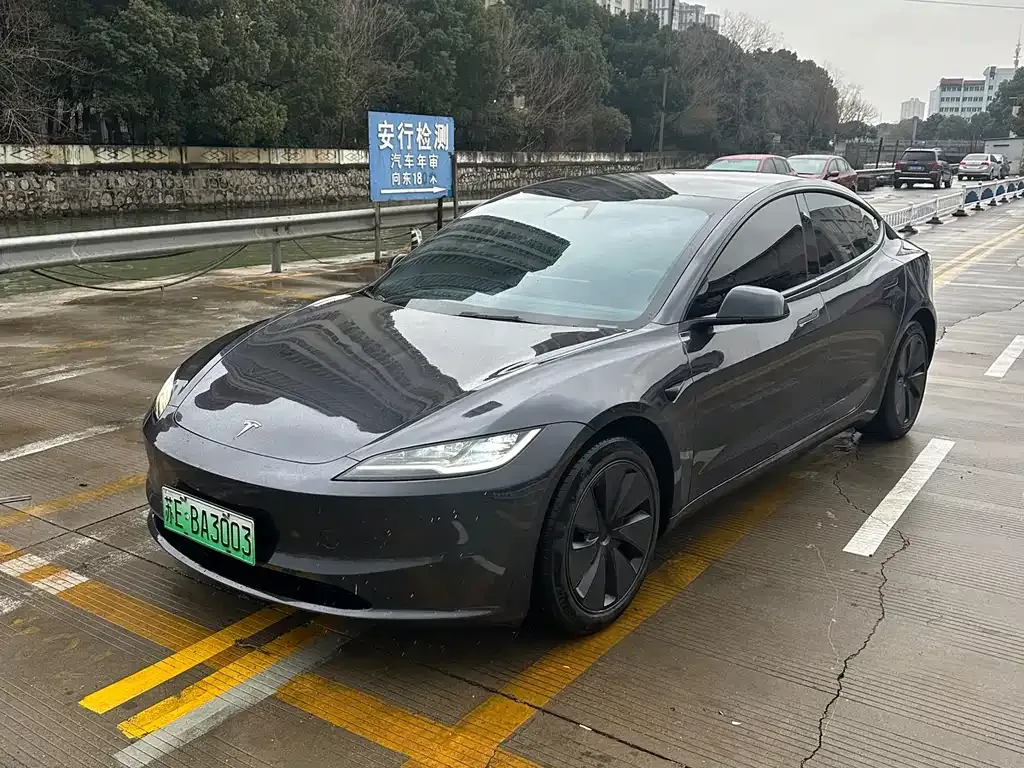 Tesla Model 3 — фото 1