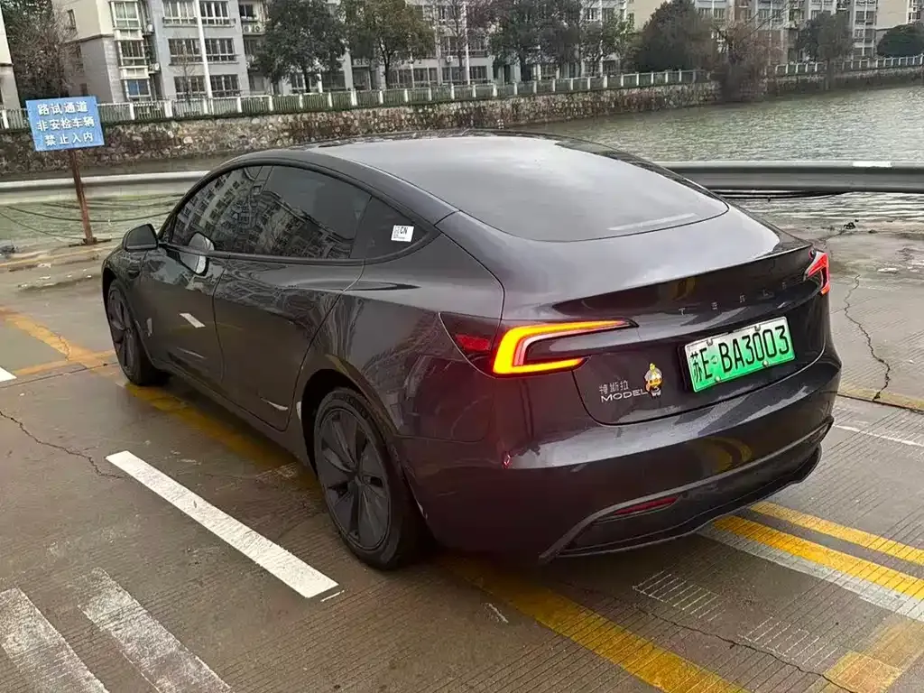 Tesla Model 3 — фото 10