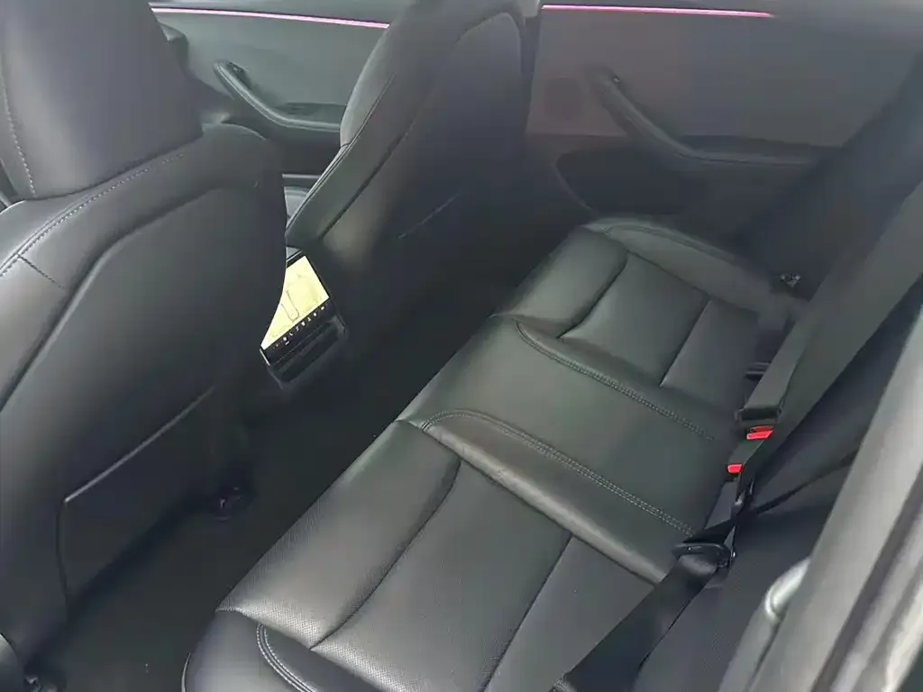Tesla Model 3 — фото 4