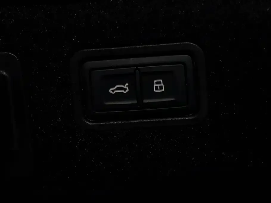 Audi A8 2024 из CN, фото 2
