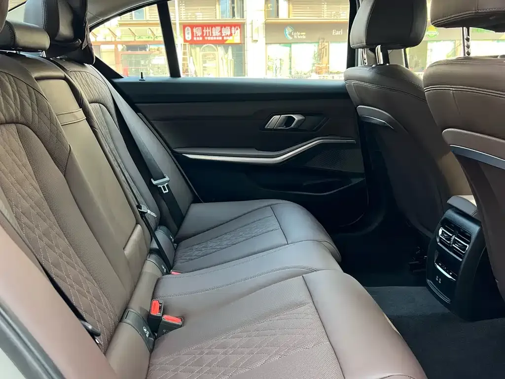 BMW 3 Series 2024 из CN, фото 2
