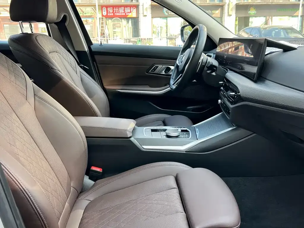 BMW 3 Series 2024 из CN, фото 6