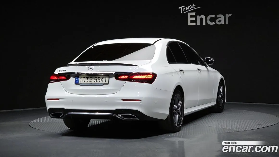 Mercedes-Benz E-Class — фото 4
