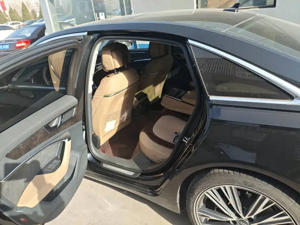 Audi A6L 2022 из CN, фото 2