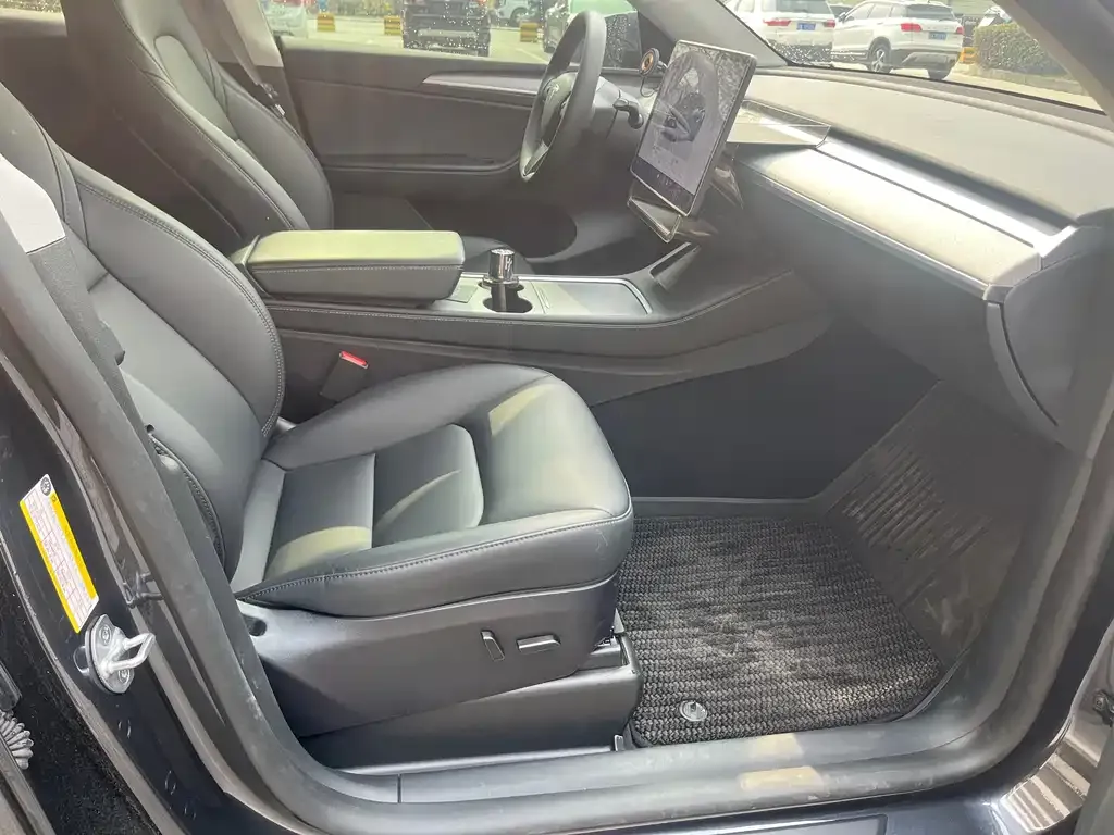 Tesla Model Y 2024 из CN, фото 5