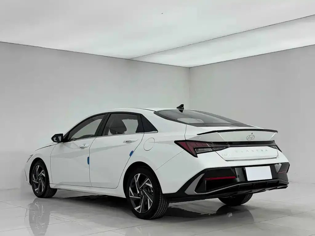 Hyundai Elantra — фото 9