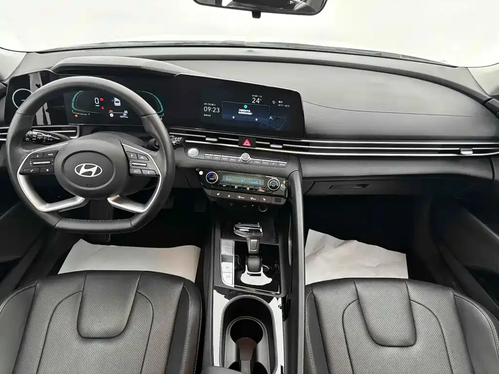 Hyundai Elantra — фото 7