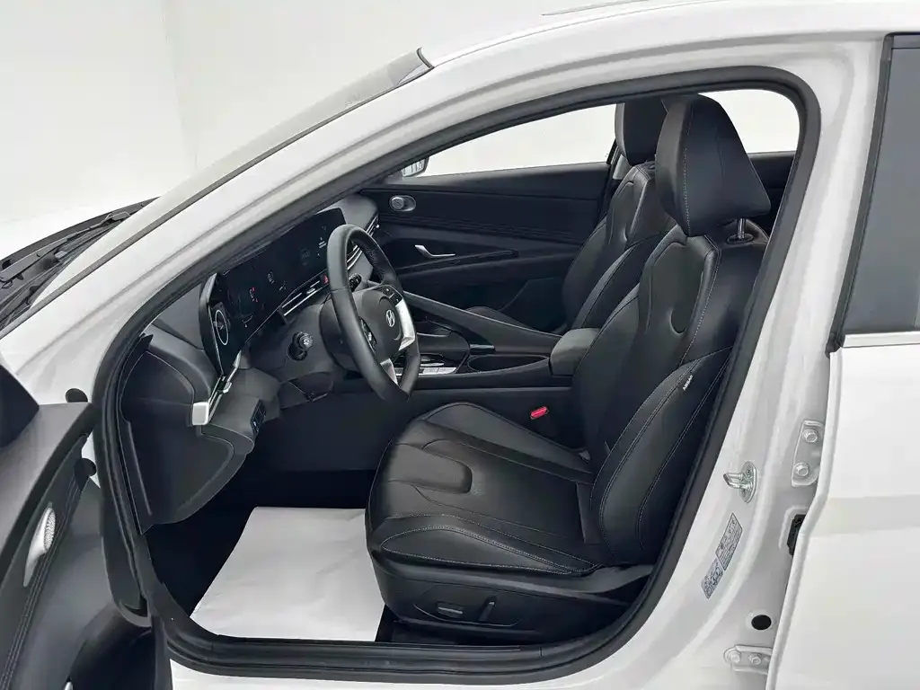 Hyundai Elantra — фото 10