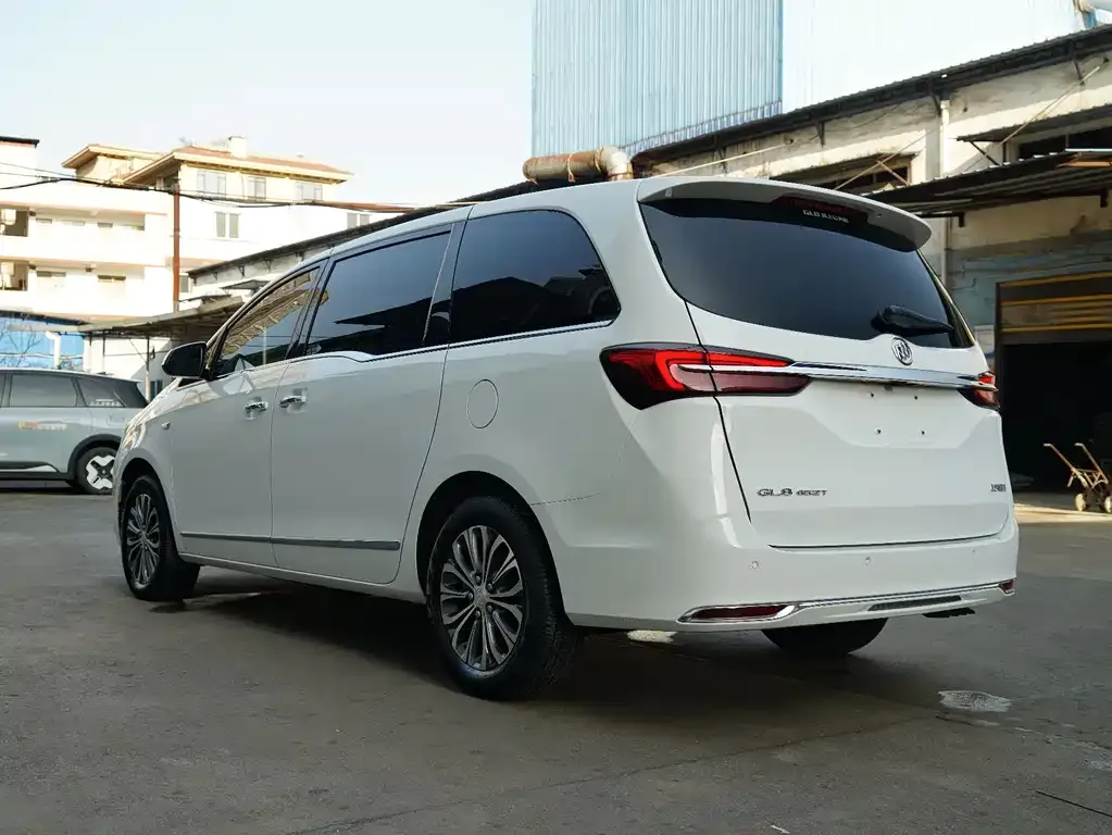 Buick GL8 2022 из CN, фото 3