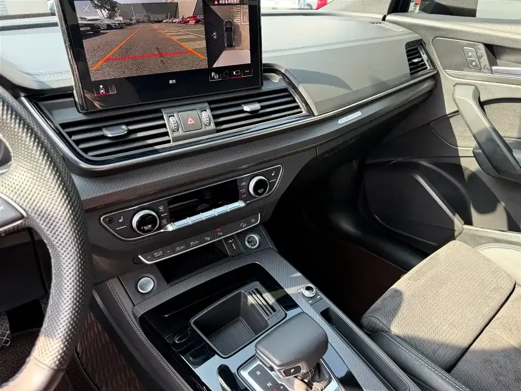 Audi Q5L Sportback — фото 10