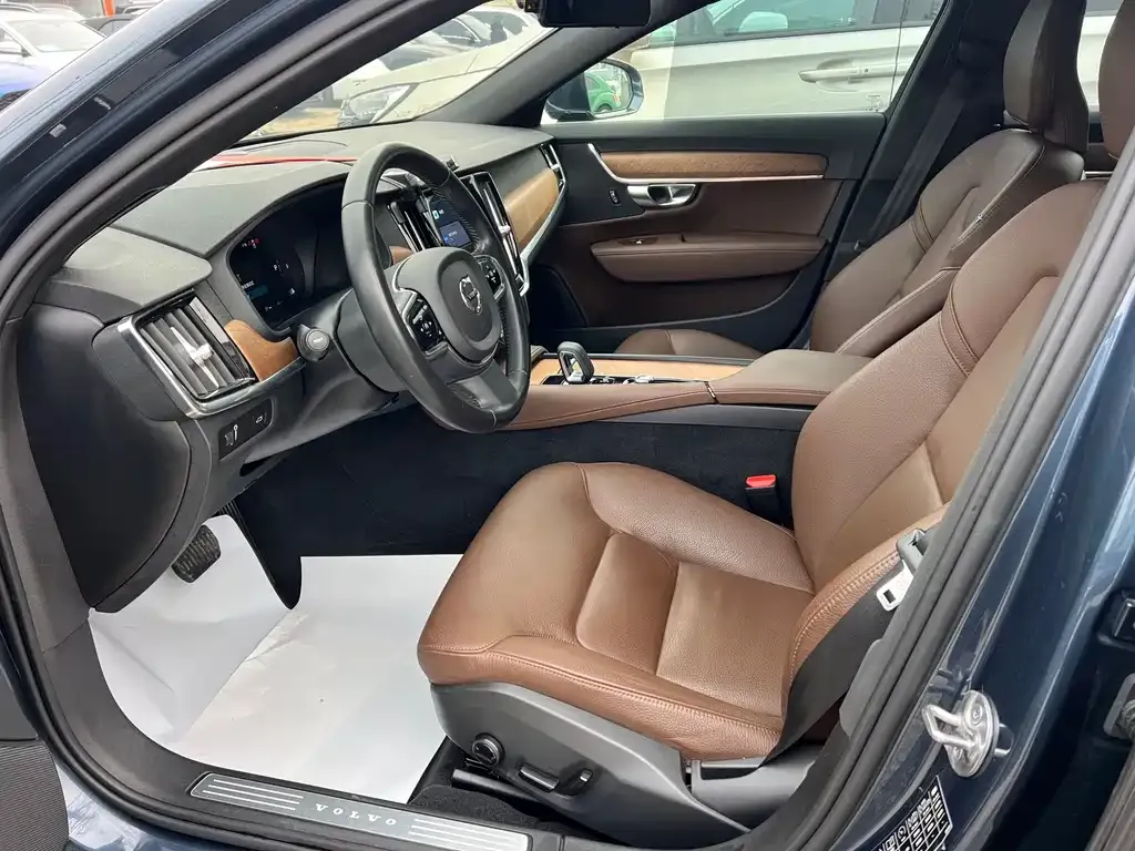 Volvo S90 2023 из CN, фото 10