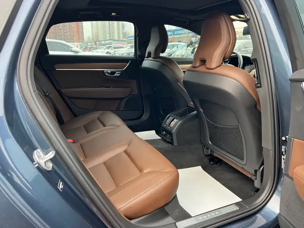 Volvo S90 2023 из CN, фото 4