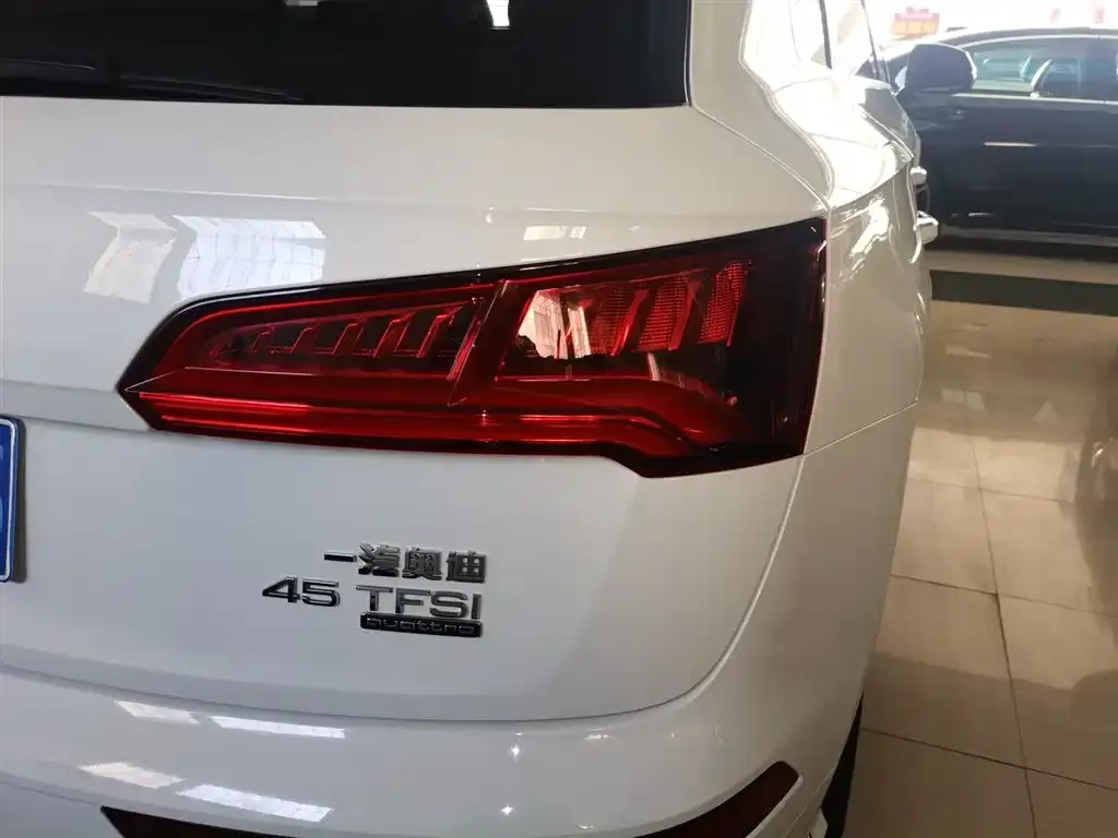 Audi Q5L 2021 из CN, фото 3