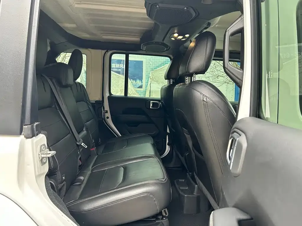 Jeep Wrangler PHEV 2022 из CN, фото 3