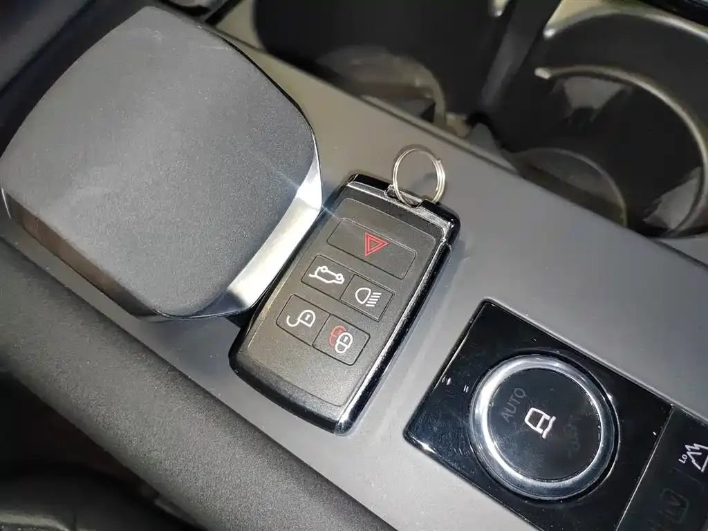 Land Rover Discovery 2023 из CN, фото 6