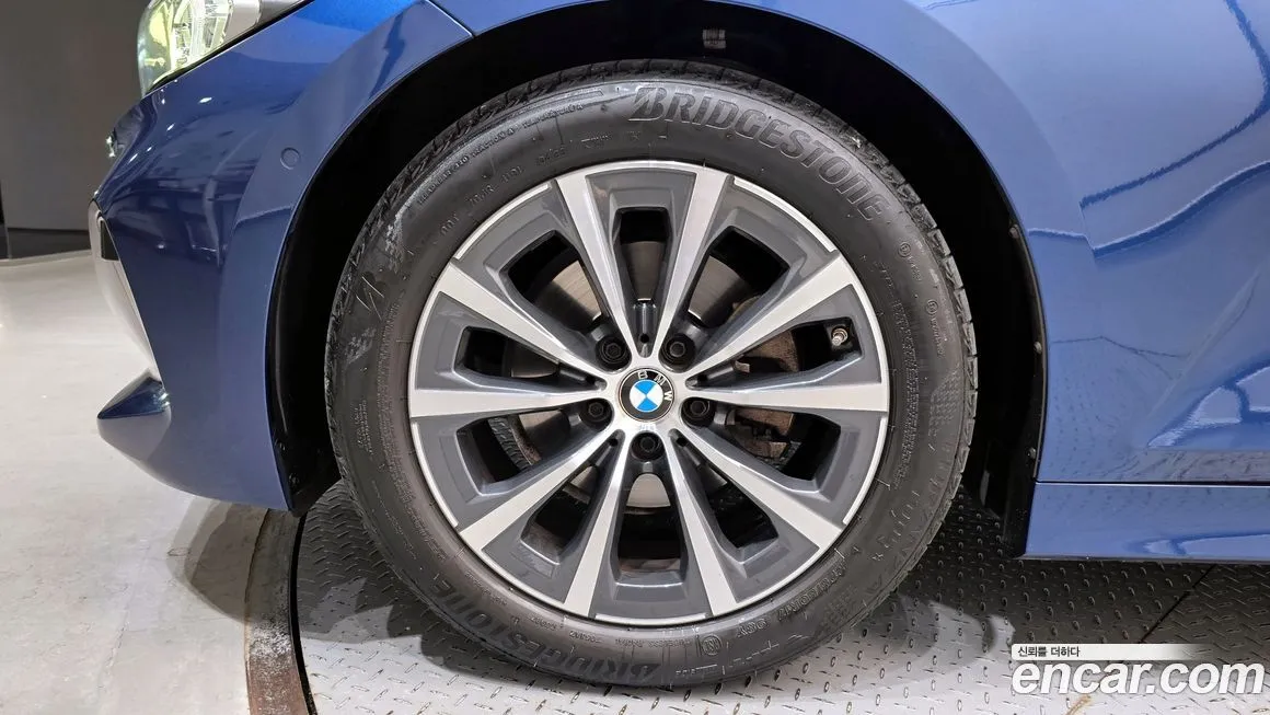 BMW 3-Series 2023 из KR, фото 8