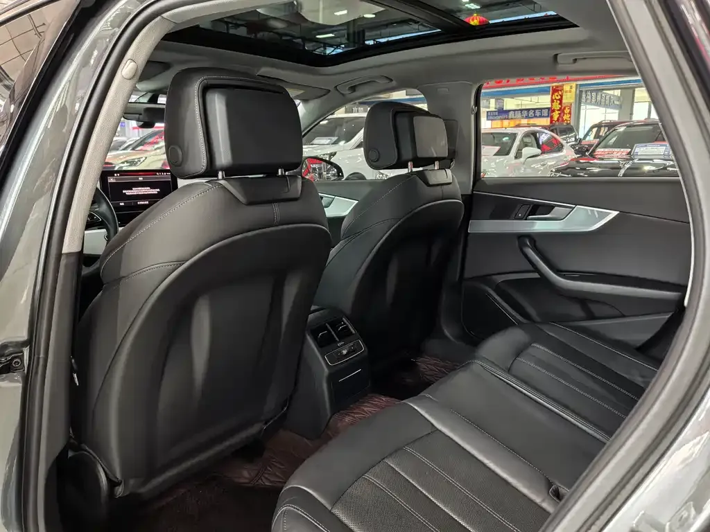 Audi A4L 2021 из CN, фото 4