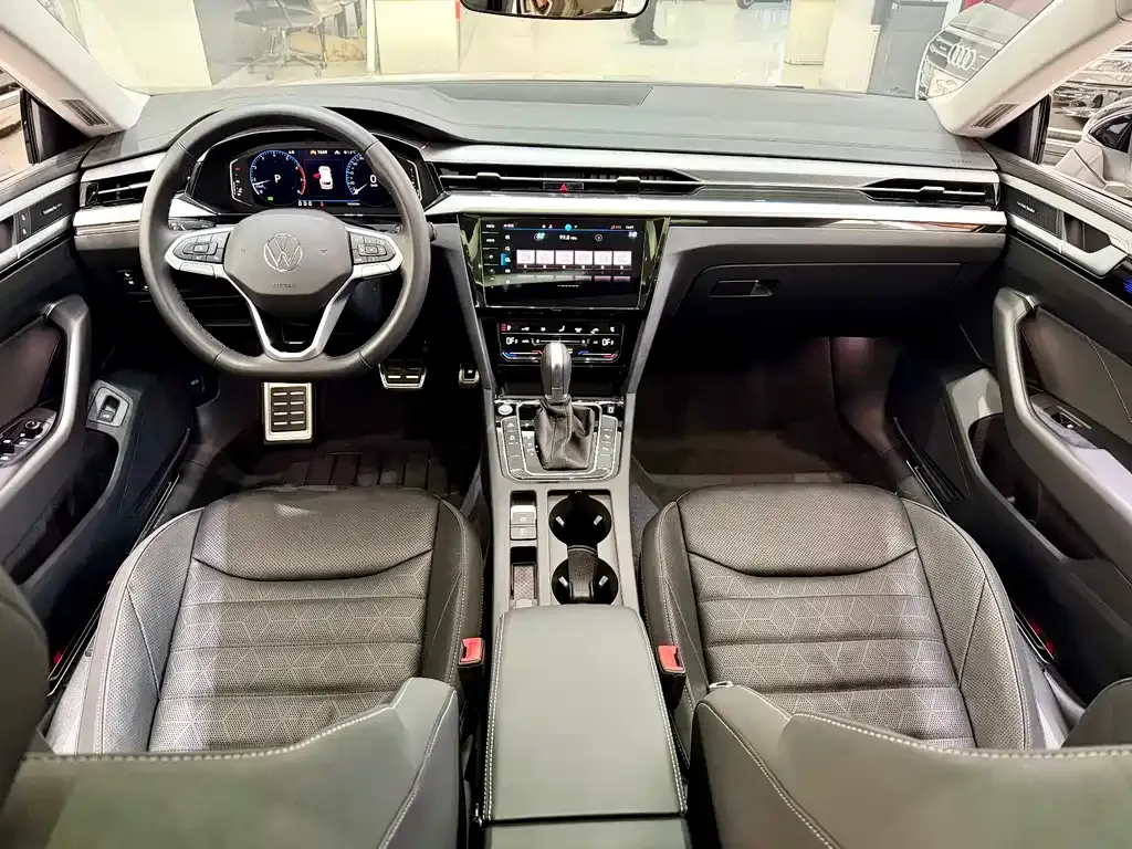 Volkswagen CC 2024 из CN, фото 8