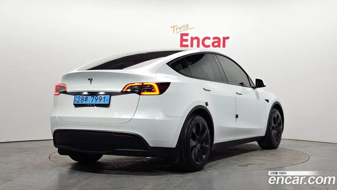 Tesla Model Y 2024 из KR, фото 2