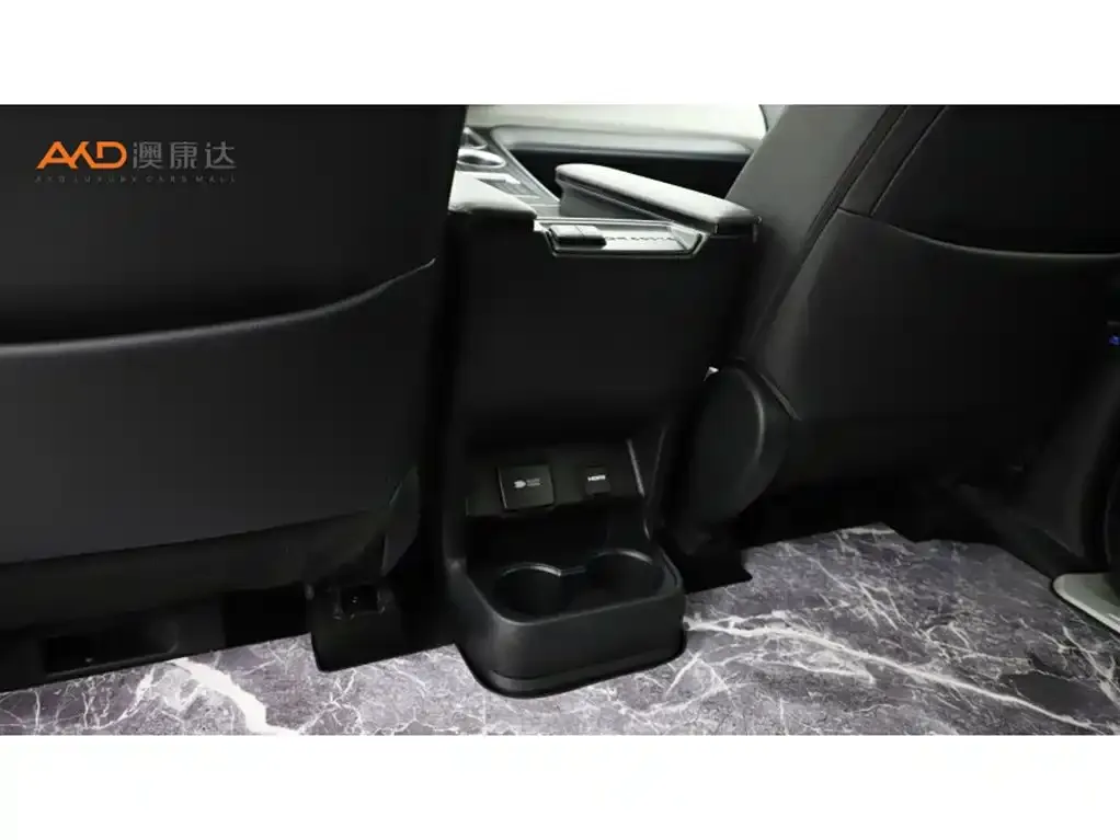 Toyota Granvia 2023 из CN, фото 3