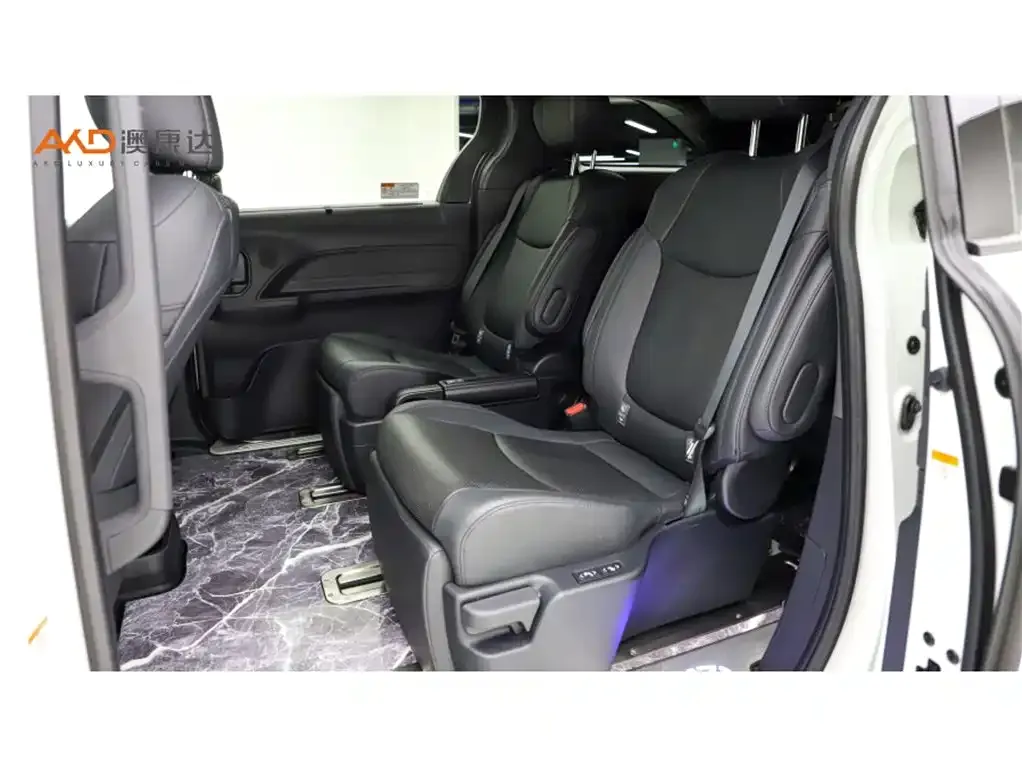 Toyota Granvia 2023 из CN, фото 9