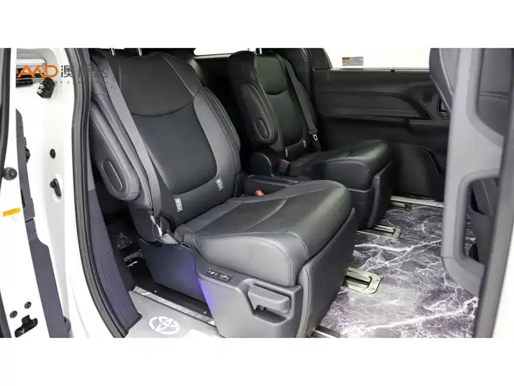 Toyota Granvia 2023 из CN, фото 10