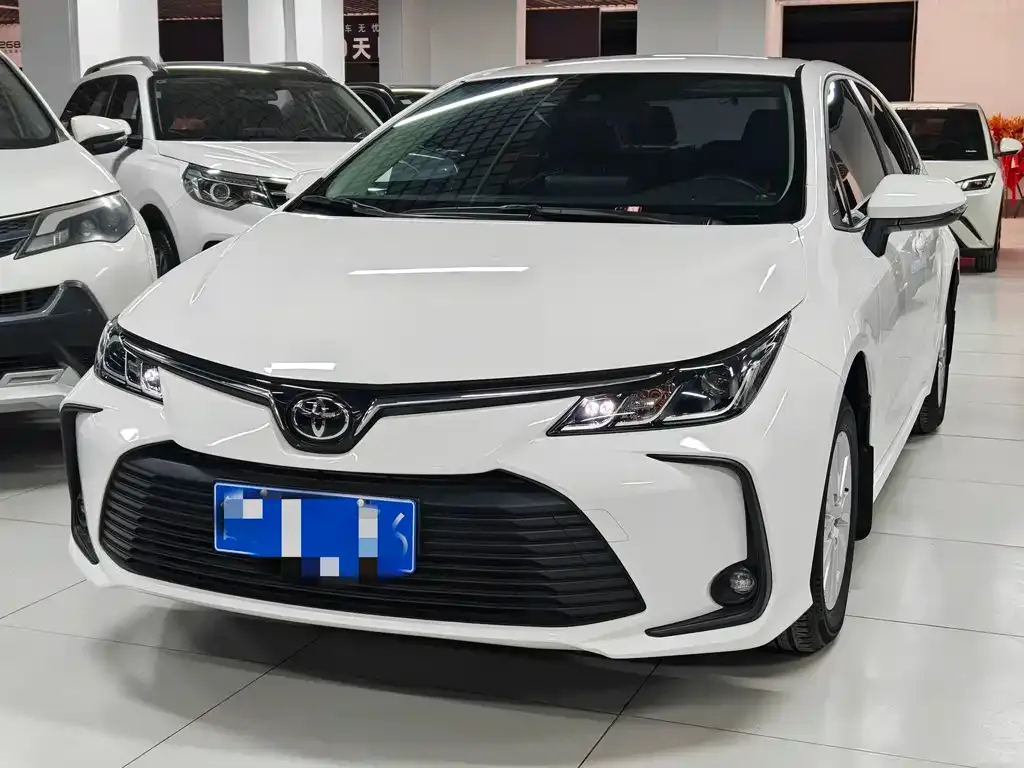 Toyota Corolla 2023 из CN, фото 1