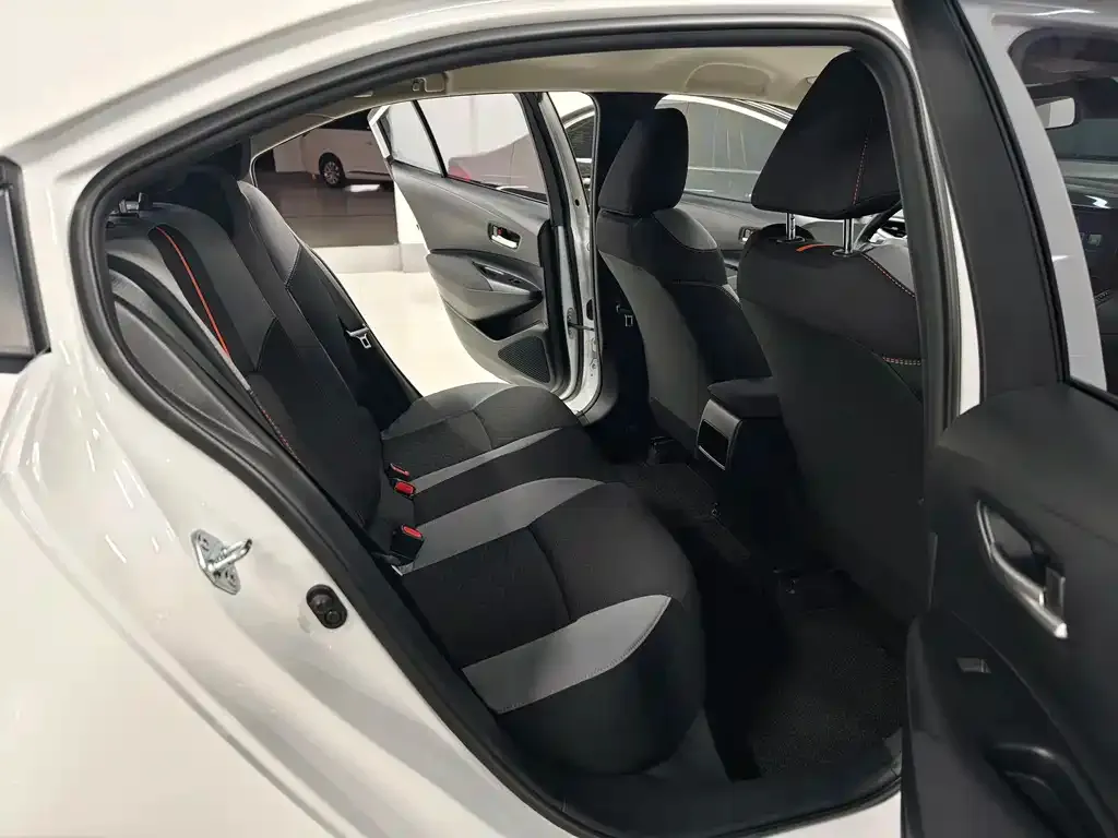 Toyota Corolla 2023 из CN, фото 2
