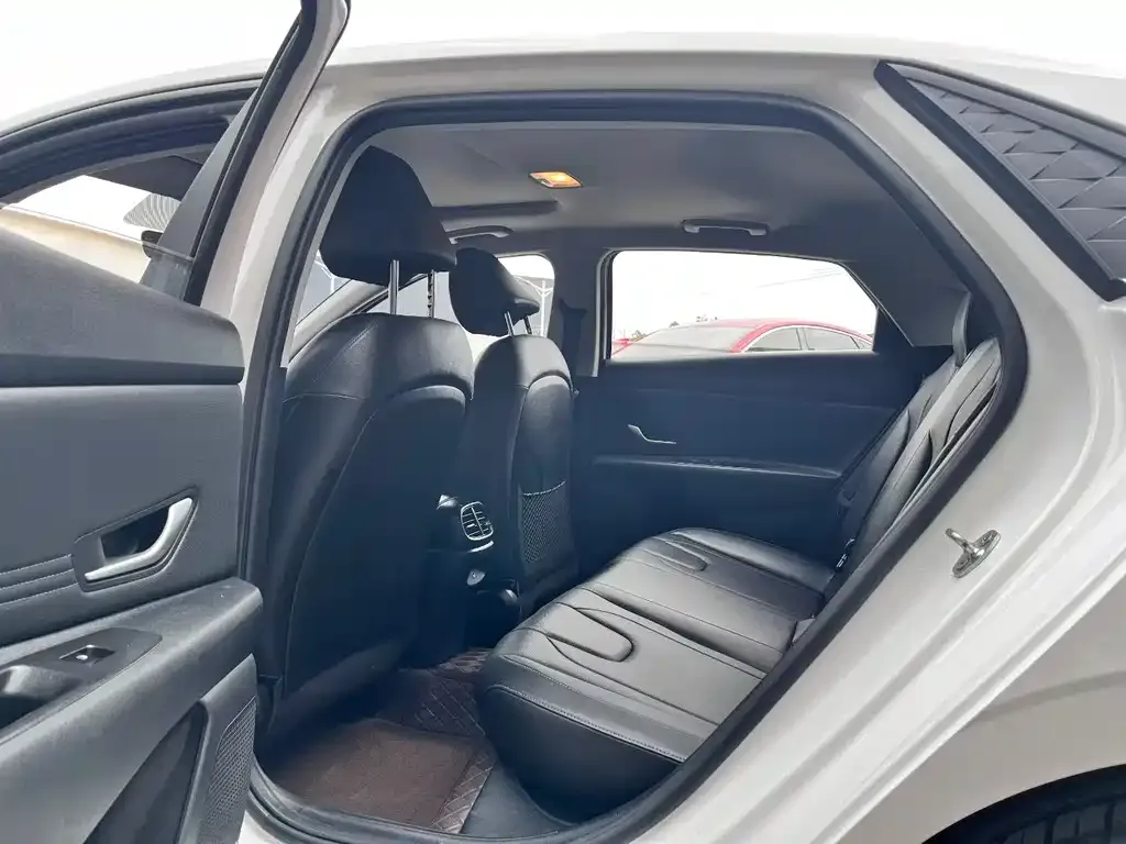Hyundai Elantra 2024 из CN, фото 2