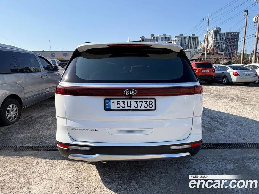 Kia Carnival — фото 10