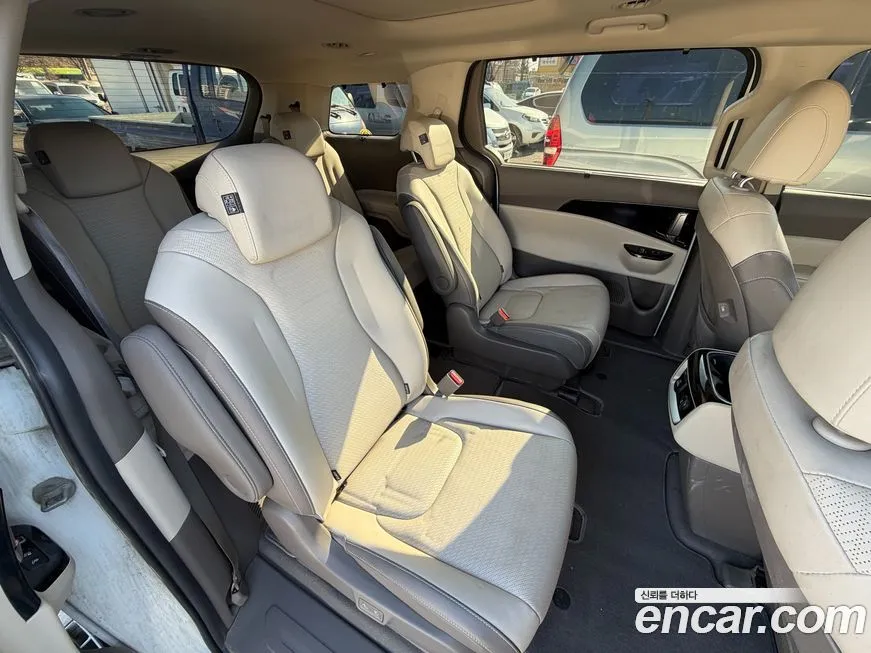Kia Carnival — фото 5