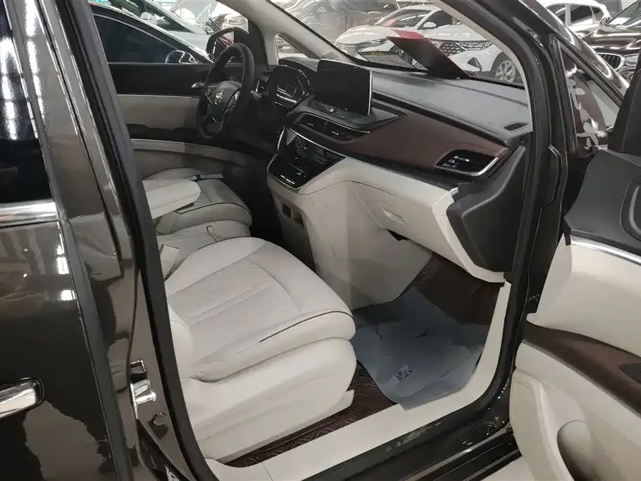 Buick GL8 2022 из CN, фото 3