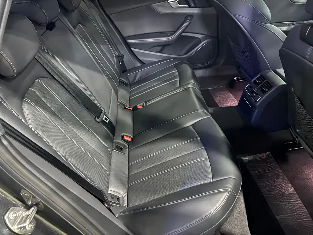 Audi A4L 2023 из CN, фото 8
